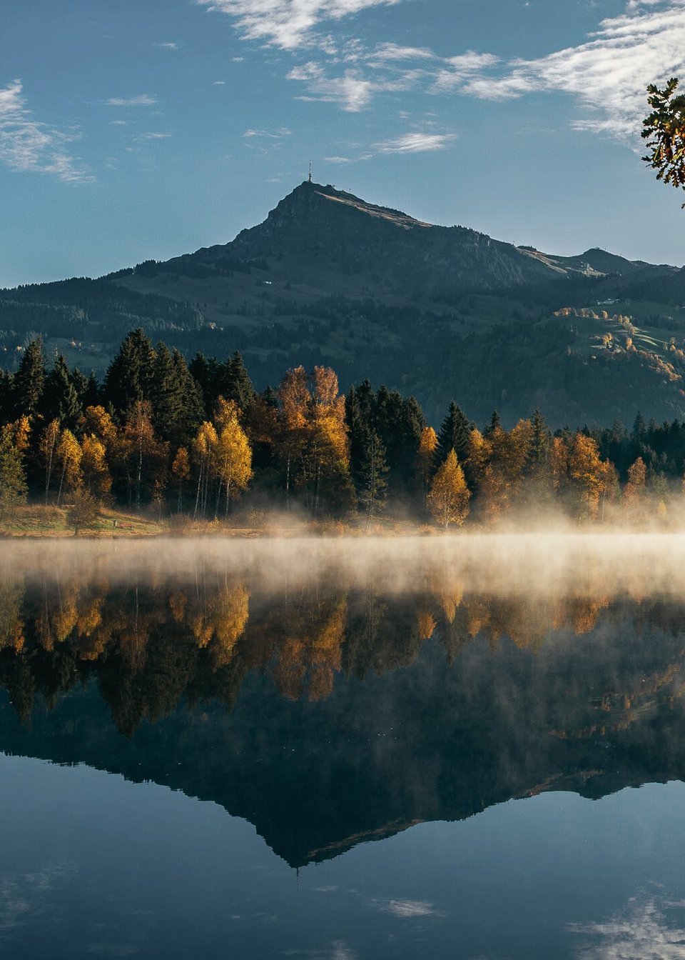 Kitzbüheler Alpen spiegeln sich im See wieder Kitzbüheler Alpen spiegeln sich im See wieder