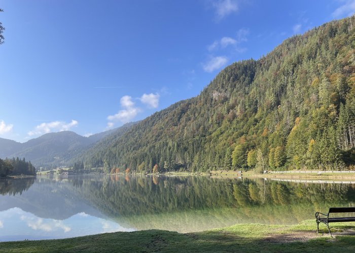 Der goldene Herbst im Pillerseetal: Wanderungen im bunten Wald Pillersee im Herbst